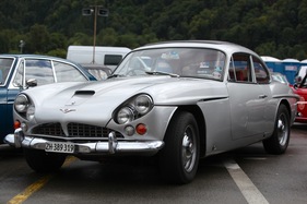 Jensen C-V8 Mk III (1966) - mit Kunststoffkarosserie - am British Car Meeting 2013 in Mollis (1966)