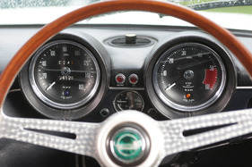 Jensen FF (1969) - roter Bereich bereits bei 5'000 Umdrehungen, der amerikanische V8 war keine Drehorgel