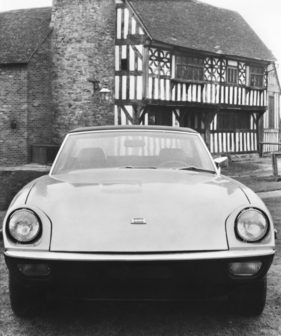 Jensen-Healey (1972) - Frontansicht des glattflächigen Siebzigerjahre-Sportwagens