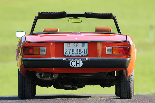 Jensen-Healey (1974) - Glattflächig auch das Heck