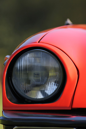 Jensen-Healey (1974) - Scheinwerfer in dunklen Höhlen bei der zweiten Serie
