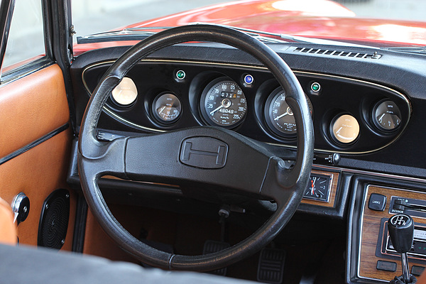 Jensen-Healey (1974) - das Lenkrad sieht sehr nach Siebzigerjahre aus
