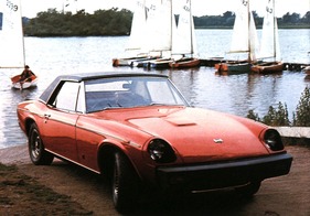 Jensen-Healey (1974) - es gab auch ein Factory-Hardtop, wie diese Aufnahme in einem Verkaufsprospekt beweist Jensen-Healey (1974) - es gab auch ein Factory-Hardtop, wie diese Aufnahme in einem Verkaufsprospekt beweist