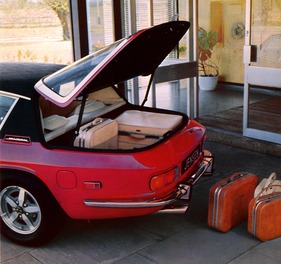 Jensen Interceptor (1972) - geräumiger Kofferraum mit hoher Ladekante, kein Unterschied zum FF