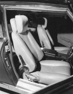 Jensen Interceptor II (1969) - Interieur, aufgenommen an der London Motor Show 1969