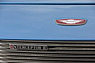 Jensen Interceptor II (1970) - Jensen-Markenzeichen und Interceptor-Typenzeichen (© Daniel Reinhard, 2023) Jensen Interceptor II (1970) - Jensen-Markenzeichen und Interceptor-Typenzeichen (© Daniel Reinhard, 2023)