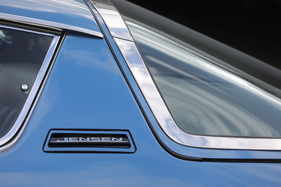 Jensen Interceptor II (1970) - Jensen-Schriftzug auf der C-Säule