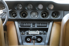 Jensen Interceptor II (1970) - neu gestaltete Mittelkonsole des Mark II