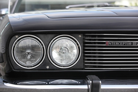 Jensen Interceptor III Convertible (1974) - Doppelscheinwerfer und klar strukturierter Kühlergrill