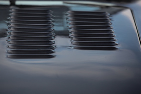 Jensen Interceptor III Convertible (1974) - Entlüftungsöffnungen auf der Motorhaube, wie beim SP