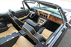 Jensen Interceptor III Convertible (1974) - auf den vorderen Sitzen ist die Belüftung bei offenem Dach angenehmer