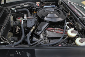 Jensen Interceptor III Convertible (1974) - robuste Motorentechnik