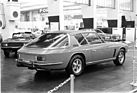 Jensen Interceptor III - das Coupé erschien bereits 1968, die Verglasung hinten lässt sich hochklappen - am Genfer Automobilsalon 1974
