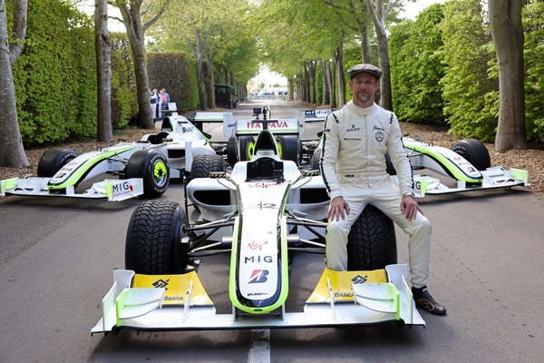 Jenson Button setzt sich wieder ins Cockpit seines Brawn BGP 001 aus dem Jahr 2009 - 83. Goodwood Members' Meeting 2026