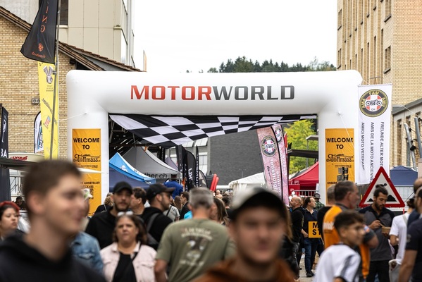 Image: Lots of people at the Töffträff