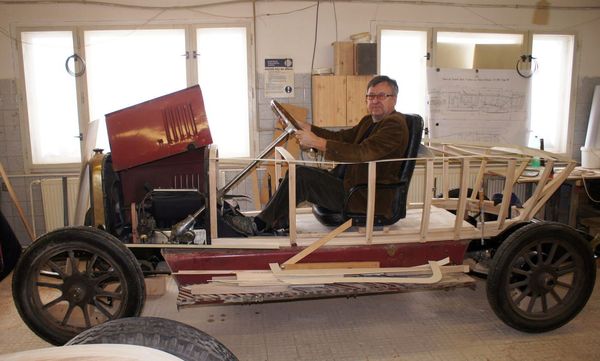 Bild: Jiri Matl in seinem Delahaye Typ 87