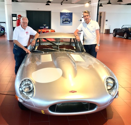 Jo Vonlanthen : Daniel Mauerhofer mit dem Jaguar E aus der Sammlung der Emil Frey Classics AG, Safenwil:AG