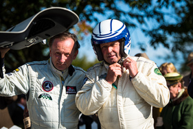 Jochen Mass macht sich bereit für das Rennen - Freddie March Memorial Trophy - Goodwood Revival 2015