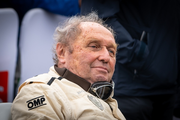 Jochen Mass wartet auf seinen Einsatz - 31. Goodwood Festival of Speed 2024