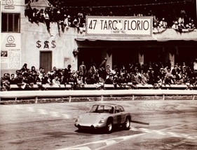 Jochen Neerpasch im Dreikantschaber an der Targa Florio