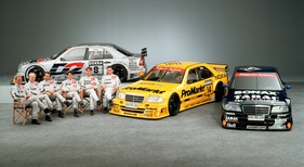 Jörg van Ommen, Kurt Thiim, Klaus Ludwig, Ellen Lohr, Bernd Schneider und Roland Asch - das DTM Team von 1994 (1994)