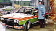 Johann Abt neben einem Audi 80 im Jahr 1973 (© ABT, 1973)