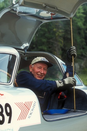 John Surtees im 300SLR, alles manuell, ganz ohne elektrische, oder hydraulische Hilfen