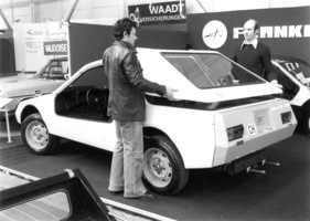 Joker 76 (1976) - Freizeitgefährt mit aufsetzbarem Dach über der Gepäckbrücke auf Käfer-Chassis - Genfer Autosalon 1976