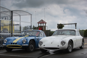 Jomar GT (1958) - neben einem zwei Jahre jüngeren TVR Grantura Mk IIA, mit dem er eng verwandt ist - Fantastic Plastic 2019