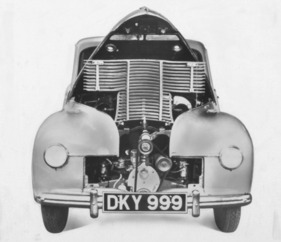 Jowett Javelin (1947) - mit geöffneter Motorhaube