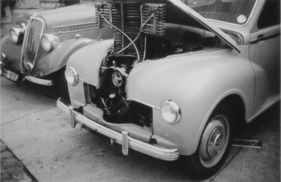 Jowett Javelin (1950) - mit geöffneter Motorhaube