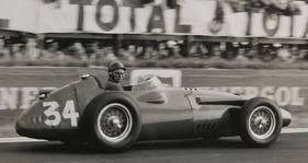 Juan Manuel 'Chueco' Fangio im Maserati 250F in Reims 1957 Juan Manuel 'Chueco' Fangio im Maserati 250F in Reims 1957