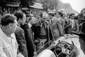 Juan Manuel Fangio, Erwin Grupp, Alfred Neubauer und Alexander von Korff - Mille Miglia 1955