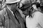 Juan Manuel Fangio erhält letzte Anweisungen von Alfred Neubauer - Grosser Preis der Schweiz (1954)