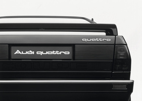 Jubiläumsmagazin Historie mit dem eckigen Audi quattro als Titelblatt – 40 Jahre Audi Sport GmbH