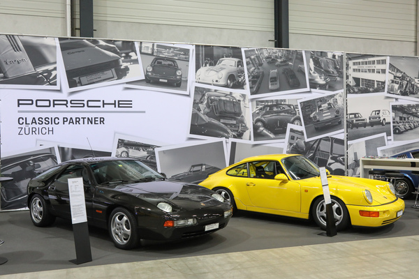 Jüngere Porsche-Sportwagen auf dem Stand von Porsche Classic Zürich - Swiss Classic World Luzern 2024
