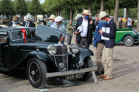 Jury in Masken beim Beurteilen des SS1 Four Light Saloon - Classic-Gala Schwetzingen 2020 Jury in Masken beim Beurteilen des SS1 Four Light Saloon - Classic-Gala Schwetzingen 2020