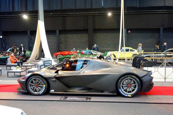 KTM X-Bow GT2 von 2022 - Sonderschau Supercars 2 in der Autoworld Brüssel 2022/2023