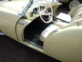 Kaiser Darrin, (1954) - with sliding doors and only 435 built - Retro Classics meets Baroque Ludwisburg 2015