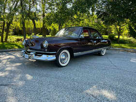 Bild Kaiser Deluxe (1951) - als Lot 194 an der RM/Sotheby's Open Roads Octobre 2021 Versteigerung vom 6. bis 13. Oktober 2021