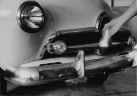 Kaiser Henry J (1951) - Entriegeln der Motorhaube