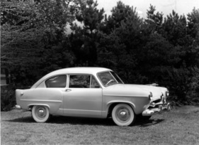 Kaiser Henry J (1951) - erhältlich mit Vier- und Sechszylindermotoren Kaiser Henry J (1951) - erhältlich mit Vier- und Sechszylindermotoren