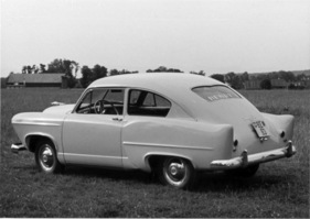 Kaiser Henry J (1951) - mit Heckflossen und kleinen Schlussleuchten