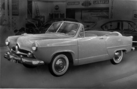 Kaiser Henry J (1952) - Cabriolet mit deutscher Spezialkarosserie, gezeigt am Autosalon von Brüssel 1952