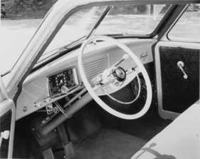 Kaiser Henry J (1953) - Blick ins Cockpit