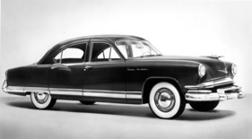 Kaiser Manhattan (1952) - zentrales Element im Redesign war die "Bumper Bridge" - die Stossstange ging in den Kühlergrill über