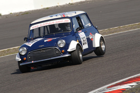 Kampf der Zwerge Meister 2018 und Divisionssieger in der British Car Trophy: Herbert F. Wein jr. auf Austin Mini Cooper S MK 1 (1968) - Kampf der Zwerge - RGB Saisonfinale Nürburgring 2018
