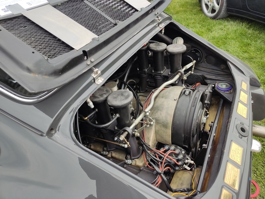 Kann den Tuning Sünde sein? Ein Grossteil der Fahrzeuge war individualisiert. – Porsche-Treffen Dinslaken 2022