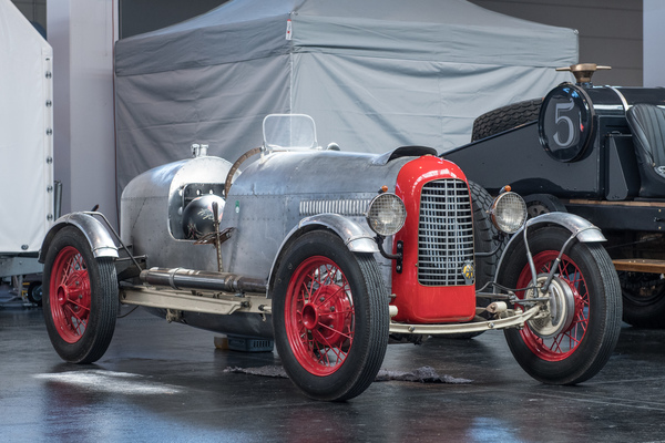- Kann jemand sagen, was für ein Fahrzeug man hier sieht? - Motorworld Classics Bodensee 2018