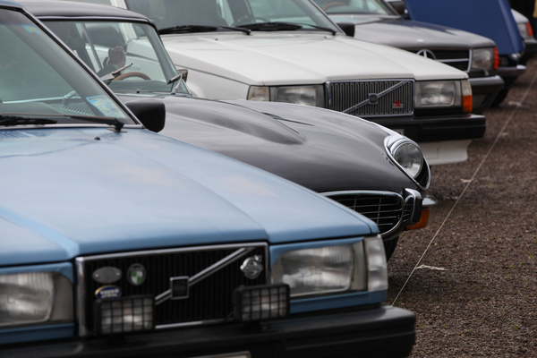 Kanten und Rundungen - Volvo und Jaguar - Oldtimer Sunday Morning Zug Treffen am 5. Mai 2019